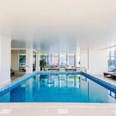 Apartman Waterfront & Piscina Interioara Incalzita